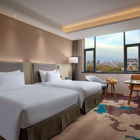 Ramada Wyndham Zhengzhou Xinzheng Hotel Xinzheng  Bagian luar foto