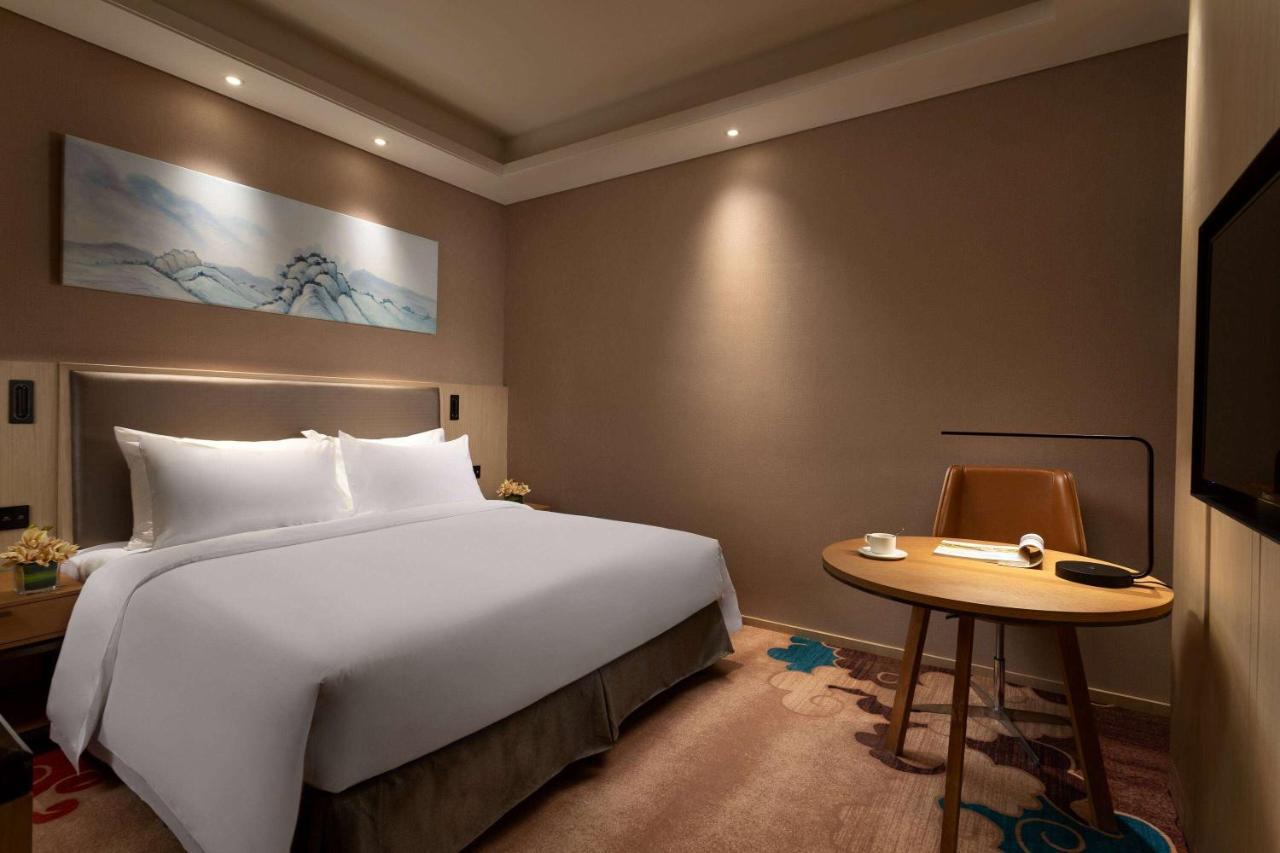 Ramada Wyndham Zhengzhou Xinzheng Hotel Xinzheng  Bagian luar foto